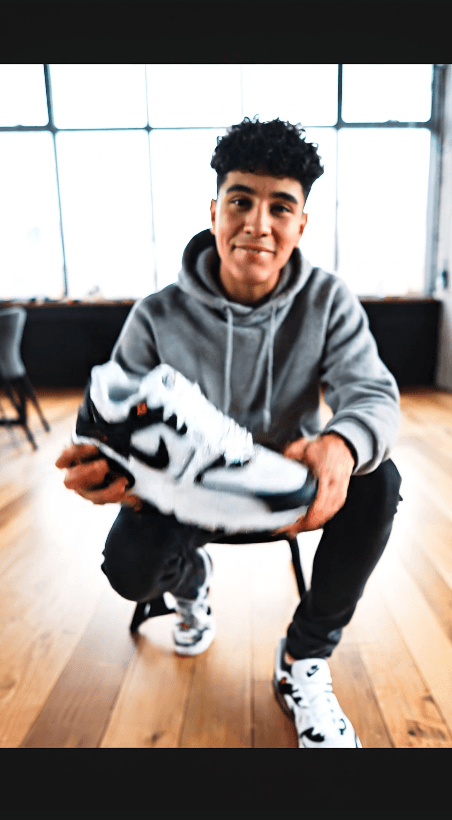 Vista previa de Tu Caserito mostrando generación de anuncios para negocios